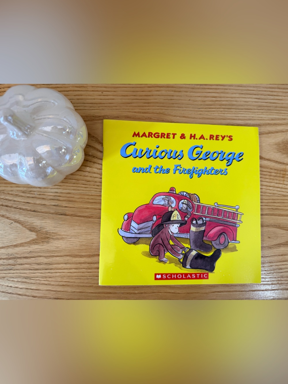 🌿10/$25 • Scholastic Curious George & The Firefighters